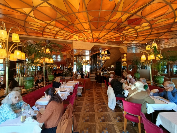 Cafés parisiens décorés par Slavik (Paris)